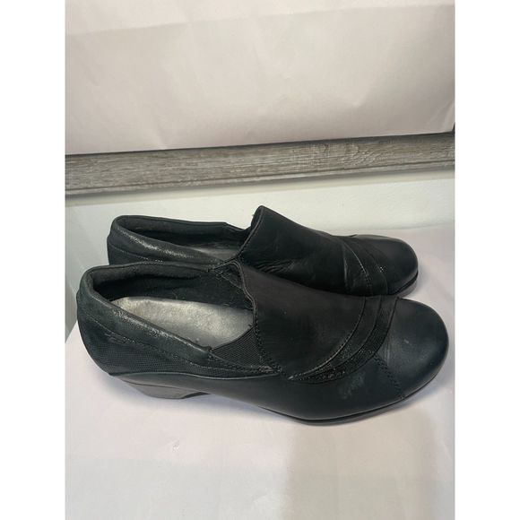 Aravon Women's Provence Asymmetrical Slipon‎ Pump Black Leather 7.5 US / 5UK - Picture 7 of 13